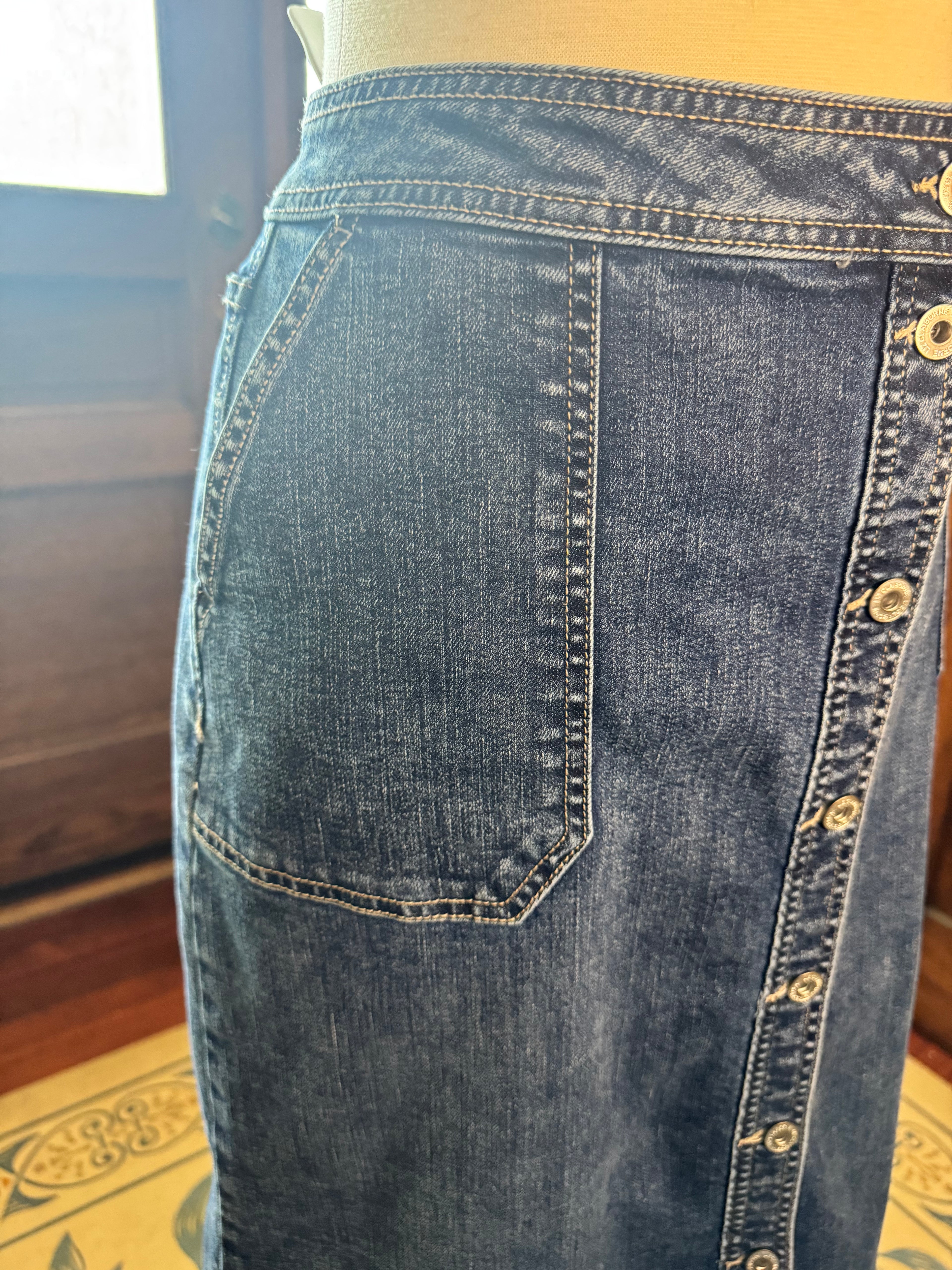 Vintage Liz Claiborne women's denim button front skirt, size 12