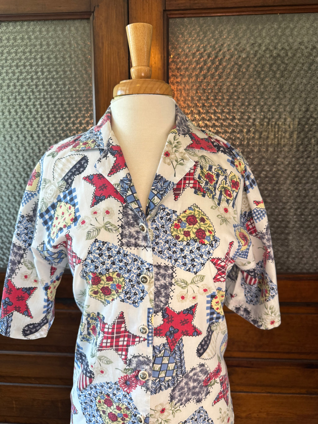 Vintage 1980s Cabrais Patchwork Quilt Print Shirt Blouse Cottage Americana Floral