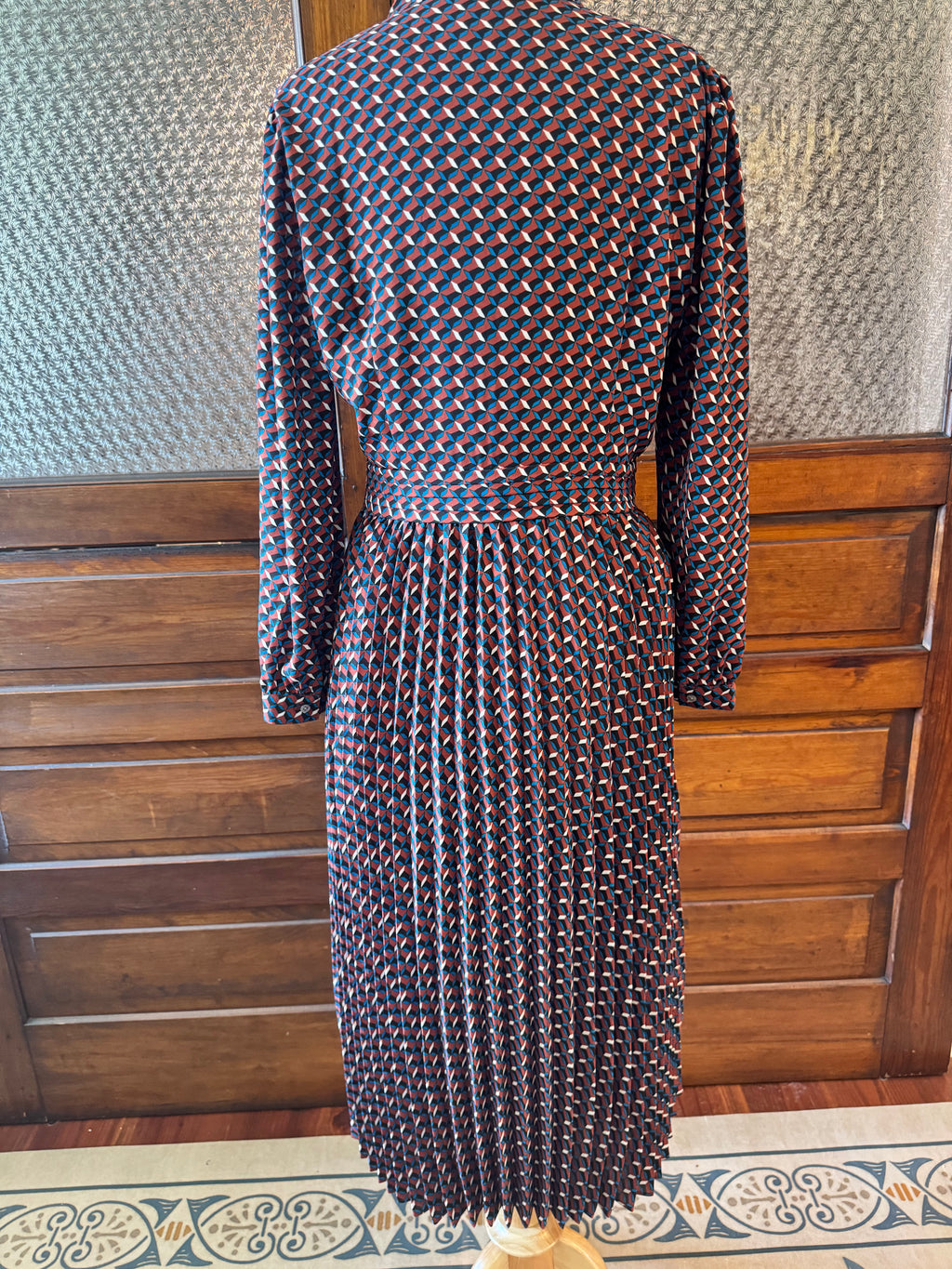 Untuckit Gia Dress Women's Geometric Pleated Midi Long Sleeve V Neck Fall