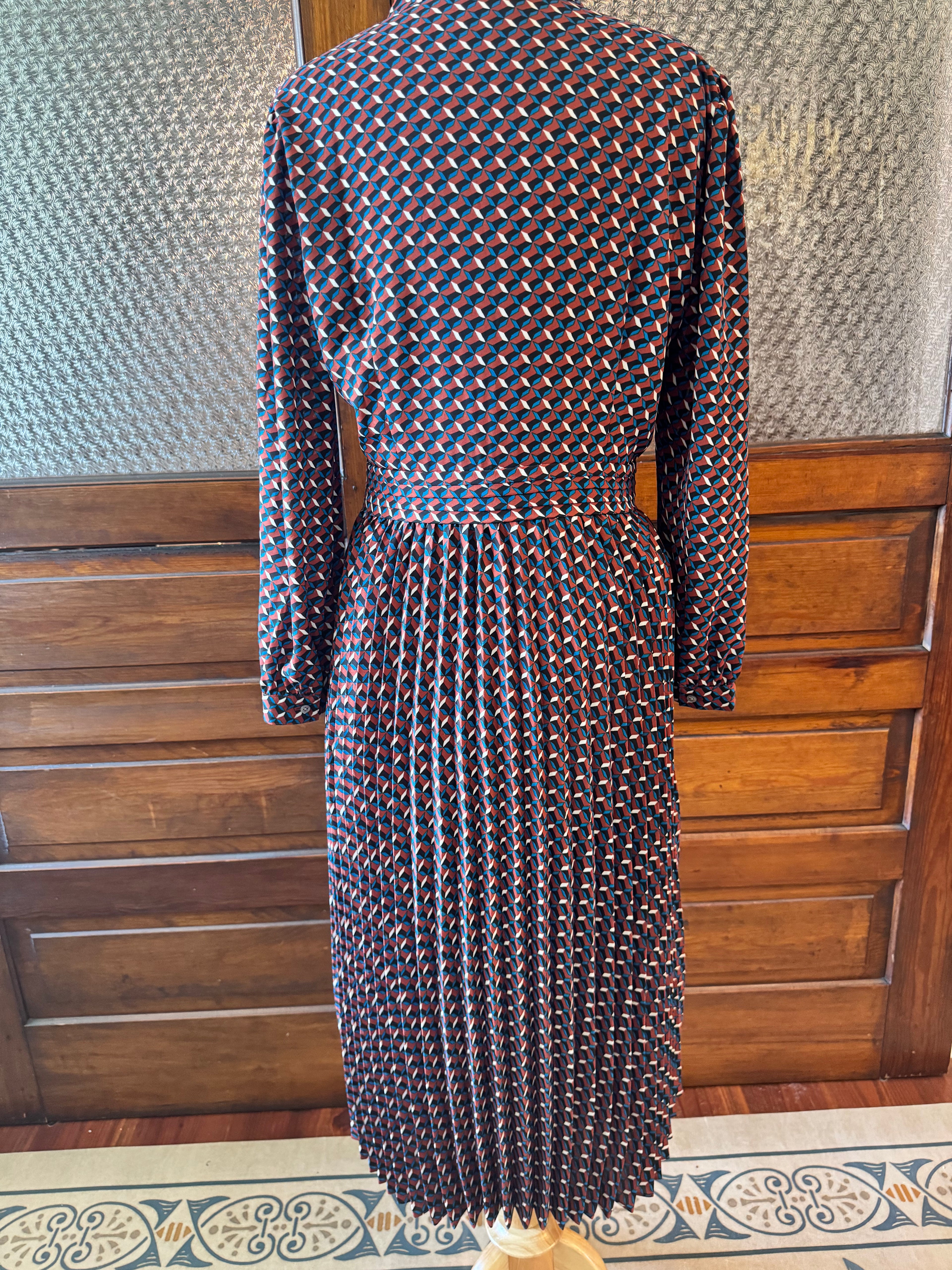 Untuckit Gia Dress Women's Geometric Pleated Midi Long Sleeve V Neck Fall