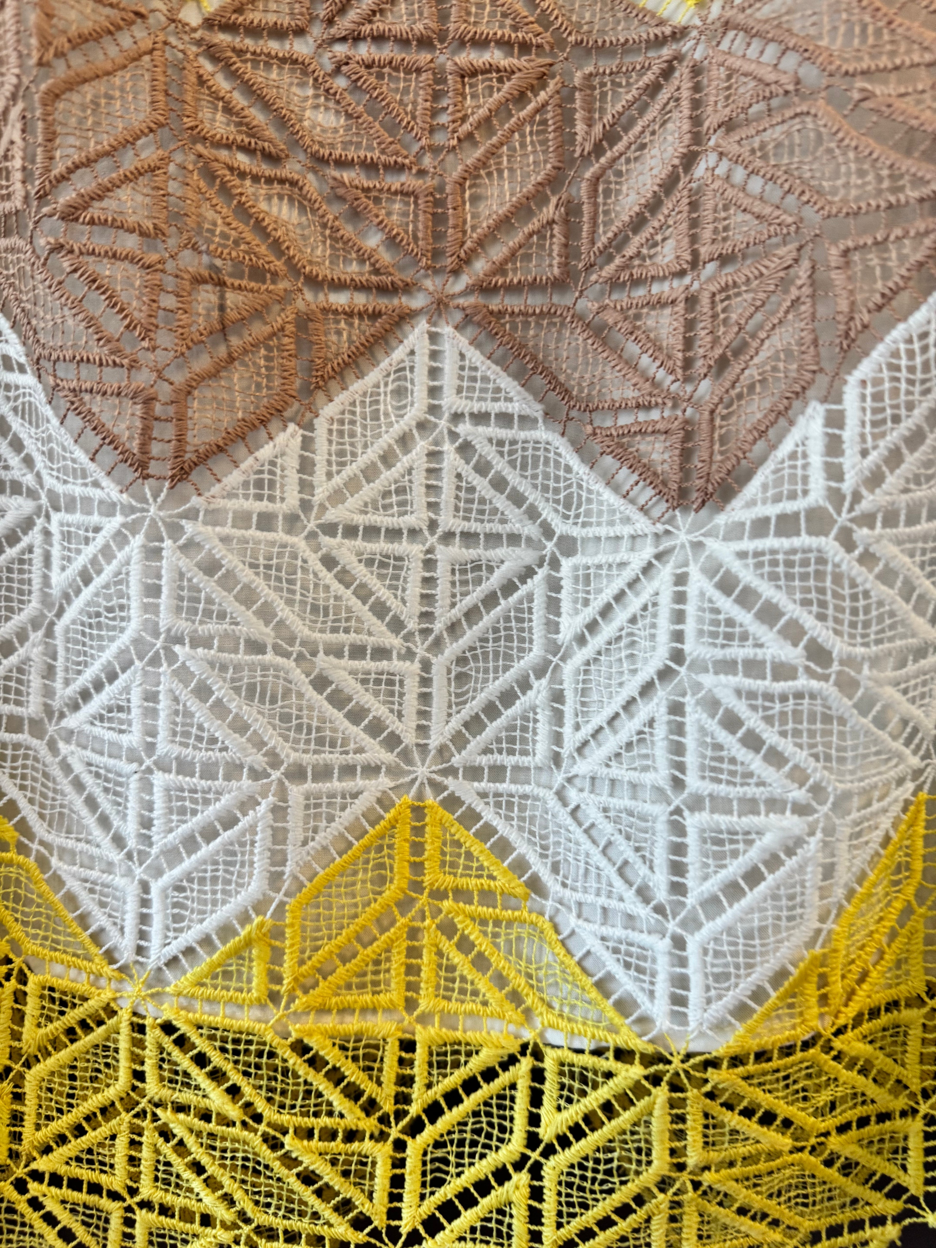 Gilli Women's Small Geometric Lace Top Yellow White Tan Sheer Short Sleeve