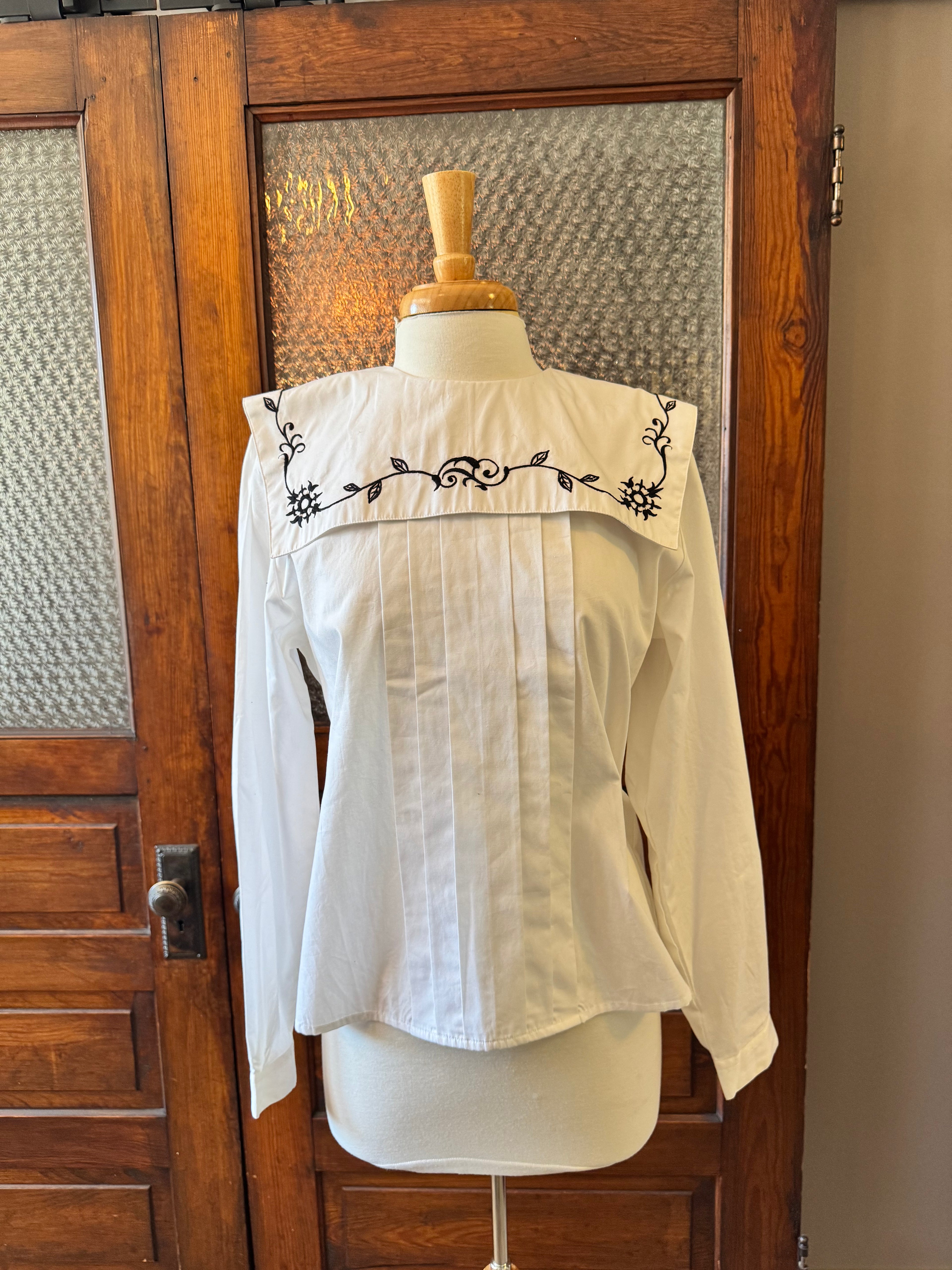 Vintage Bryn Connelly White Cotton Embroidered Sailor Collar Blouse Vintage Size 10 NWT