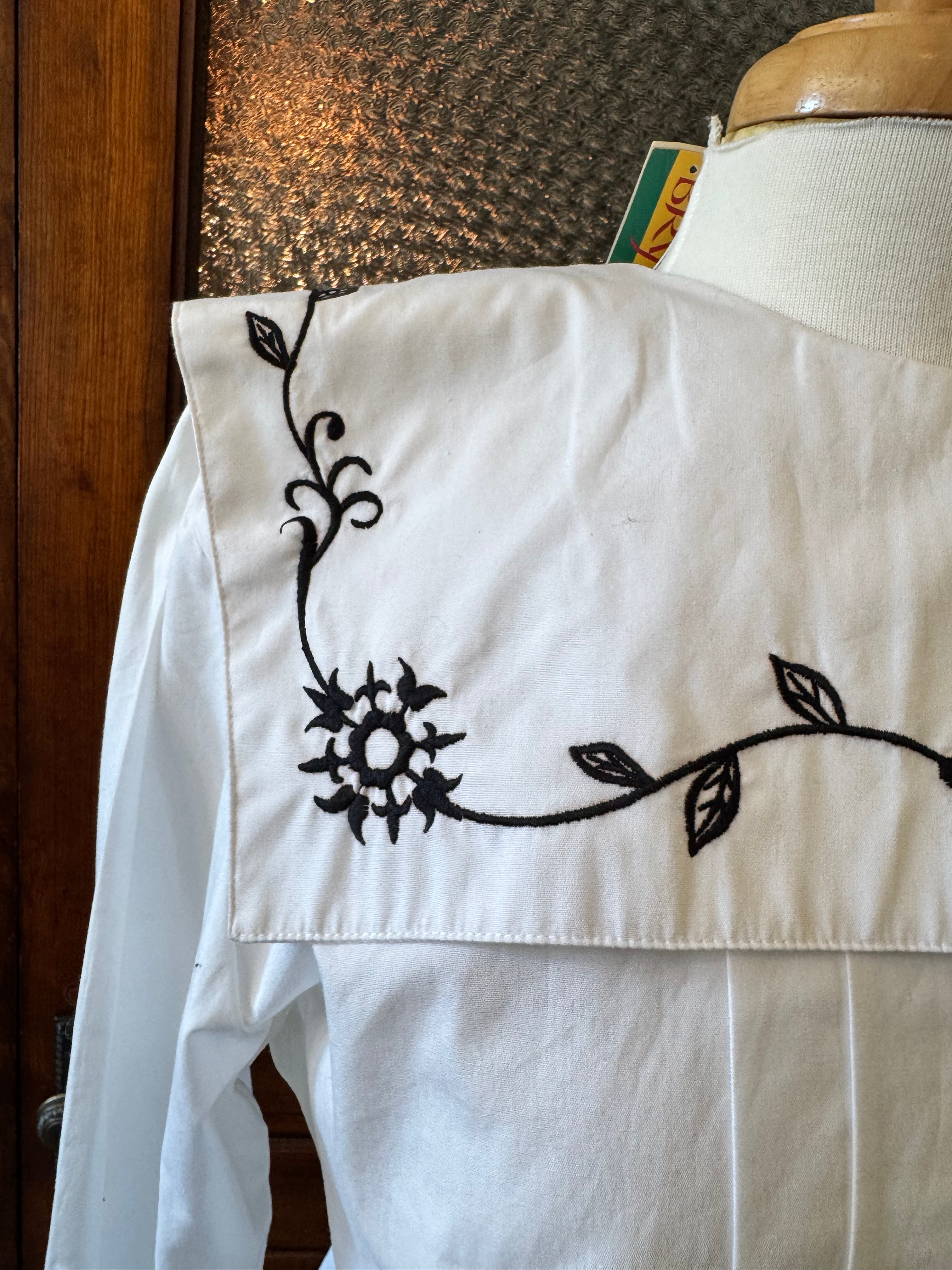 Vintage Bryn Connelly White Cotton Embroidered Sailor Collar Blouse Vintage Size 10 NWT