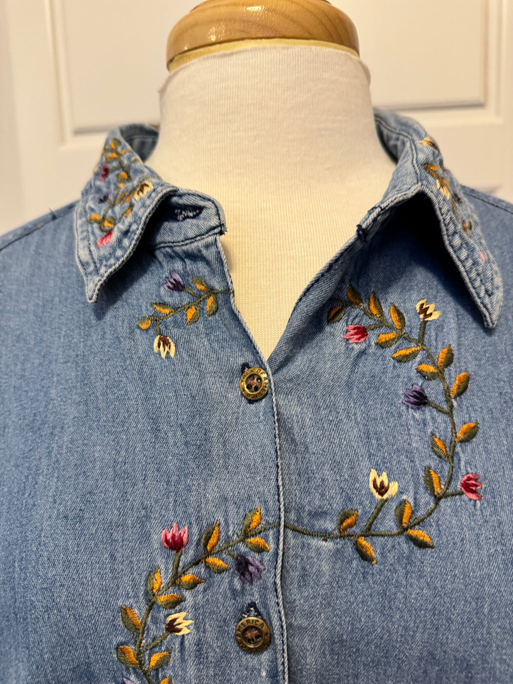 Vintage 1990s Talk of America Embroidered Denim Shirt Women's 22 Floral